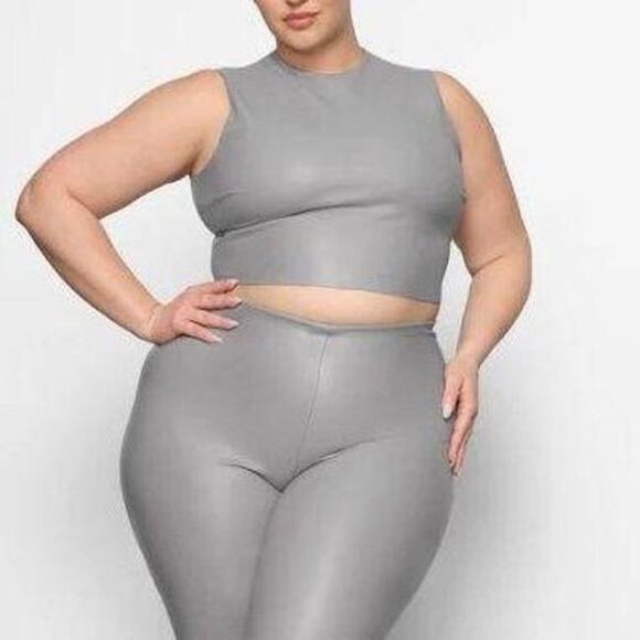 SKIMS Faux Leather Crew Neck Cropped Top NWT - Picture 1 of 7